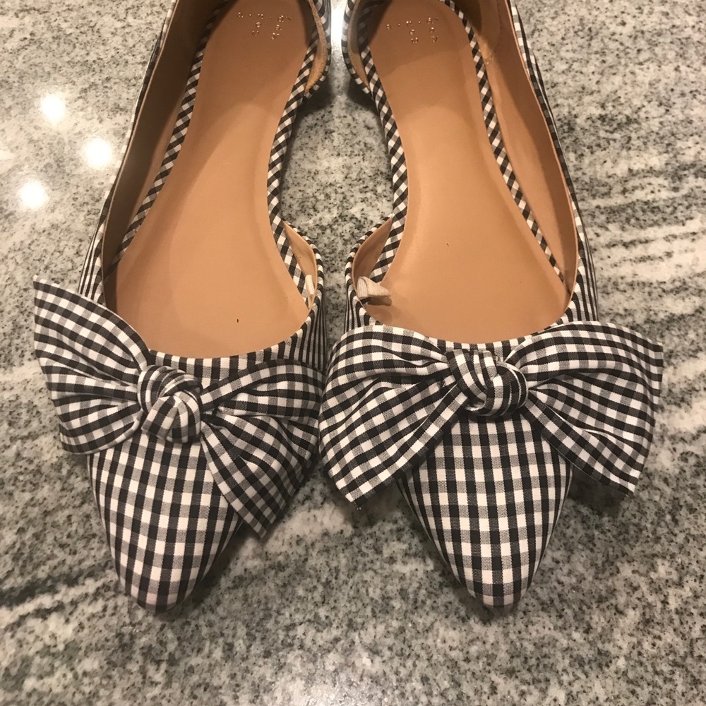 Pointy flats with bows